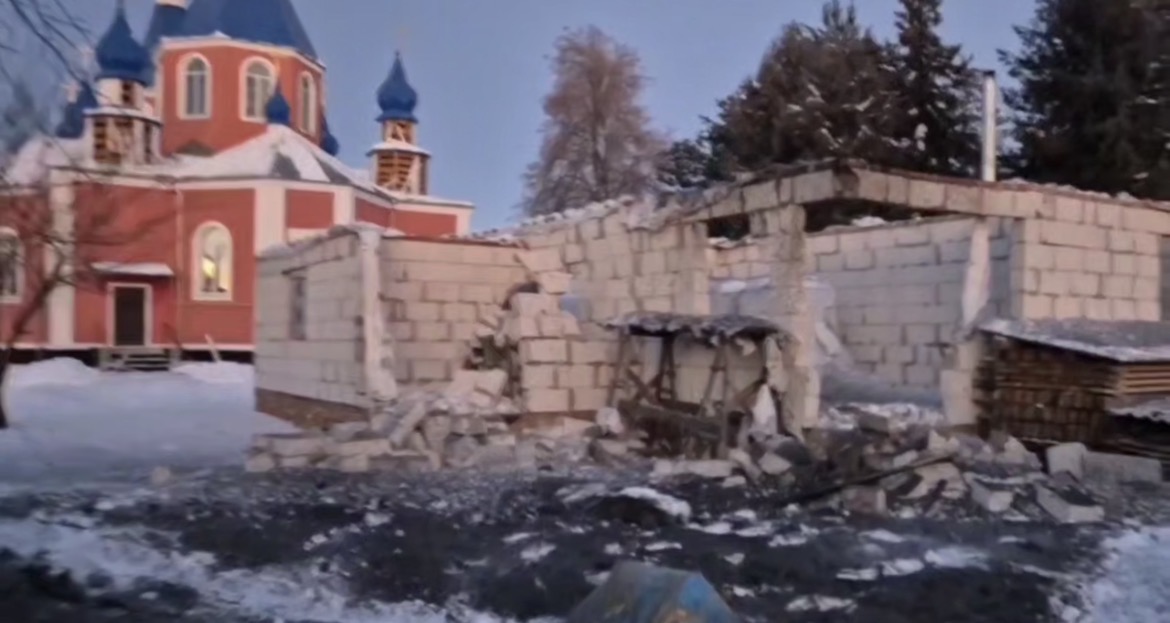 В Конотопе на Сумщине после ночного обстрела повреждены храм Всех Святых и здание епархии УПЦ