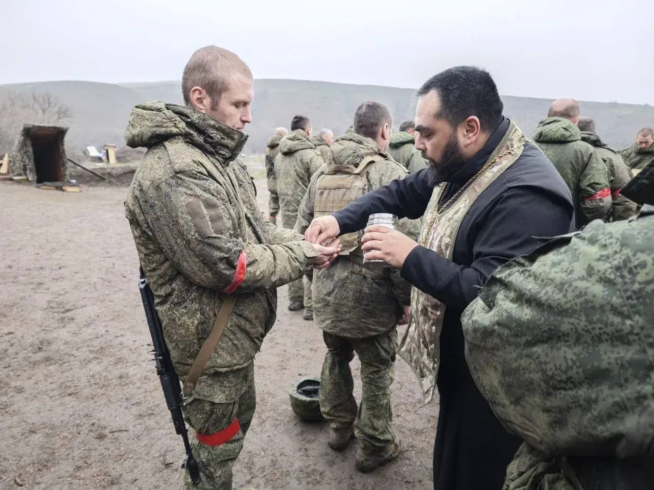 Путин наградил военного священника из Татарстана орденом Мужества