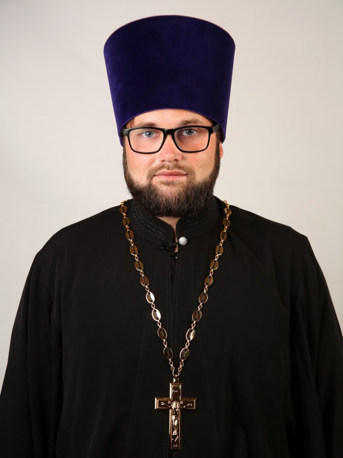 Запрещенного в служении священника простили, поскольку он попросился на войну