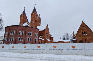 В Беларуси чиновники не подтверждают, что закрытый в 2022 году костел вернут верующим