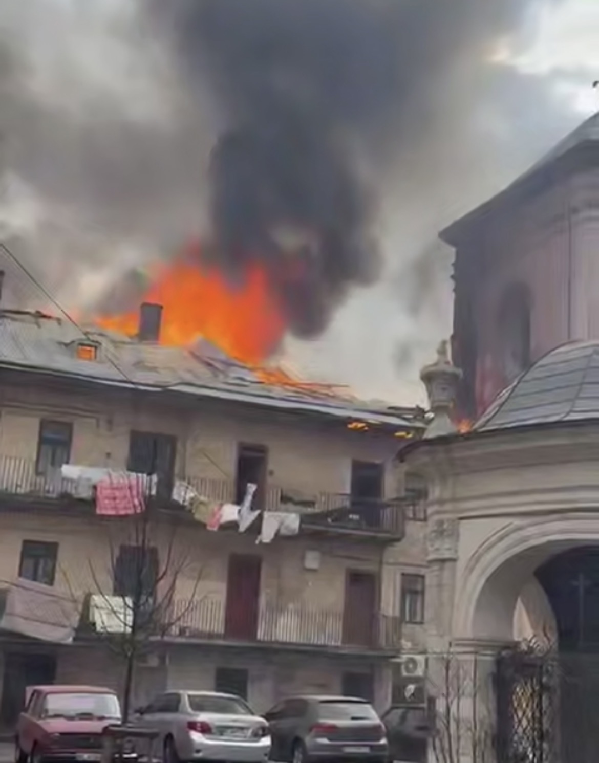 Российский дрон попал в здание вблизи церкви святого Андрея в центре Львова