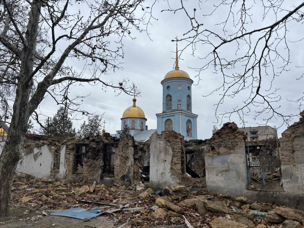 В результате обстрела Херсона повреждён храм Рождества Богородицы УПЦ, ранена жена настоятеля