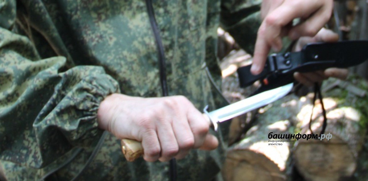 Военных священников из Башкортостана наградили именным оружием