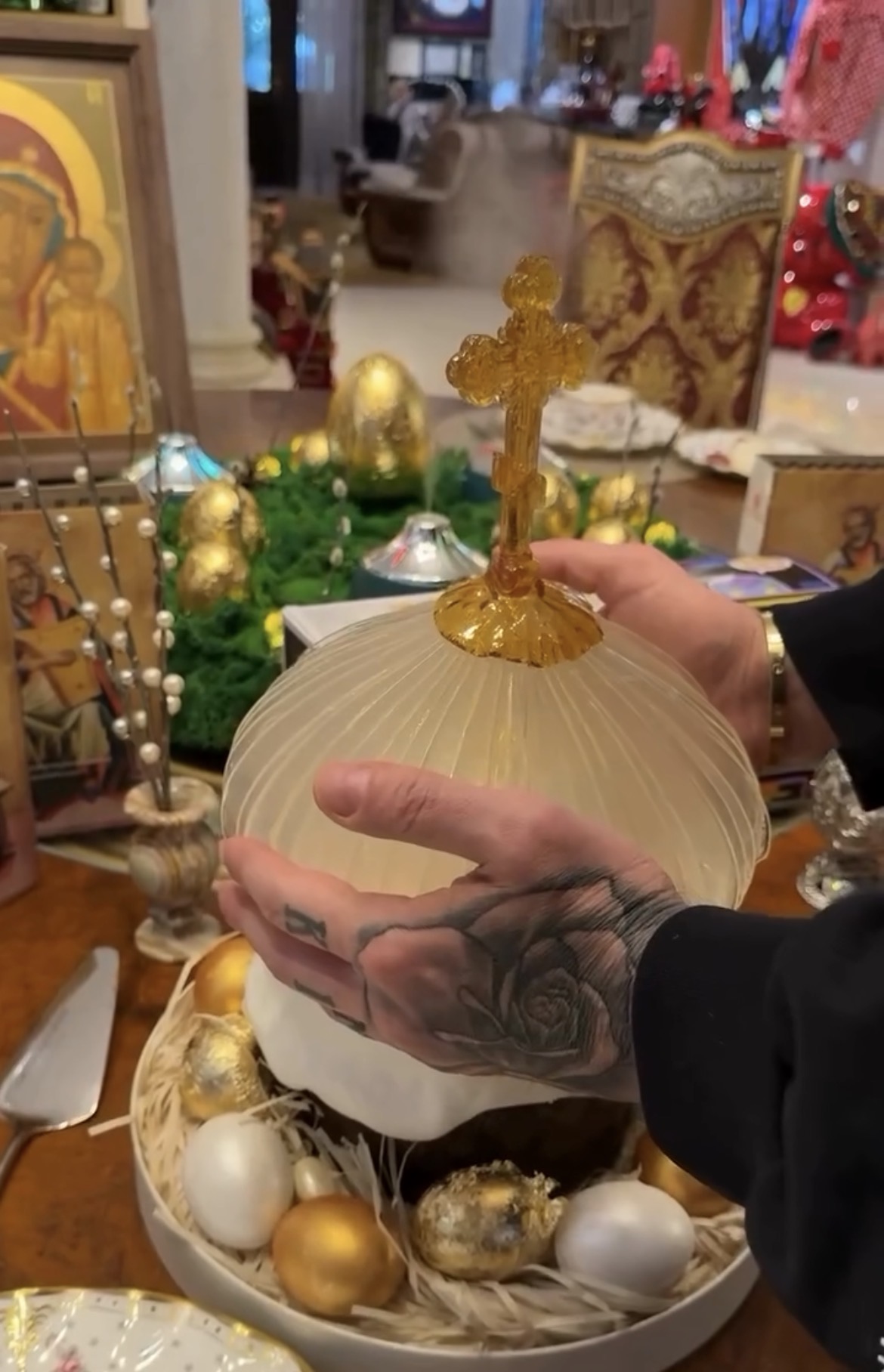 Священник РПЦ осудил Киркорова за дорогой кулич к Пасхе, «когда мы собираем на БПЛА»