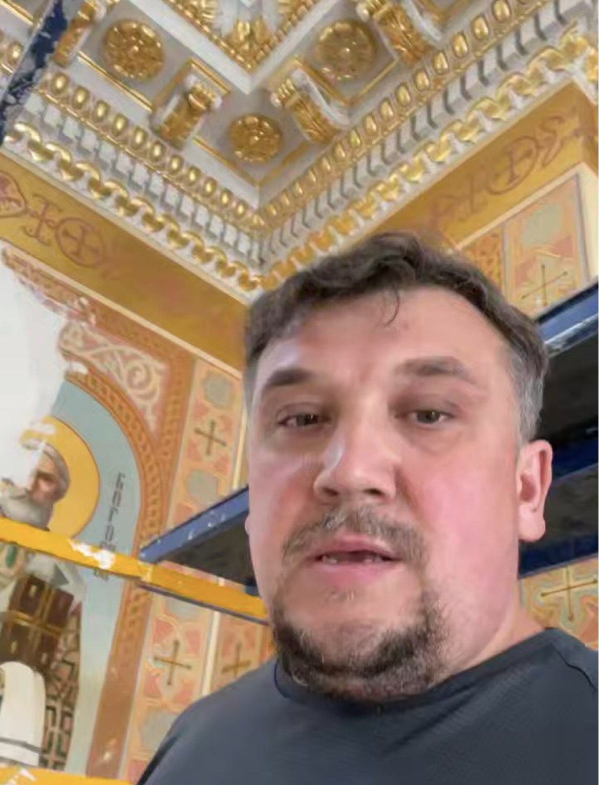 «Архиереи РПЦ, как вы могли до такого докатиться?» — спрашивает одесский архидиакон, находясь в поврежденном российским ударом соборе