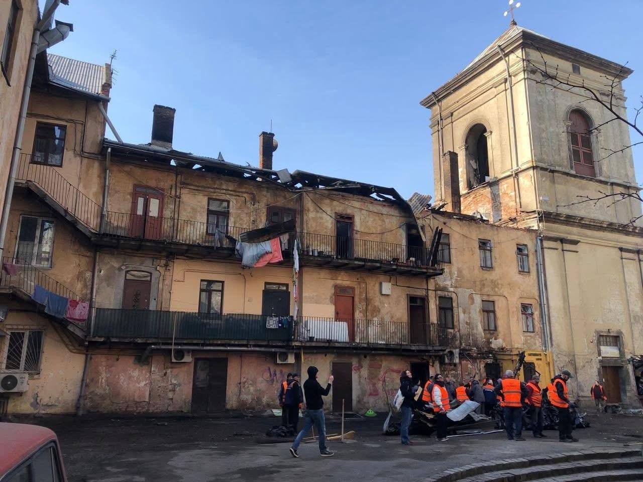Поврежденный дом в комплексе Бернардинского монастыря во Львове признали аварийным