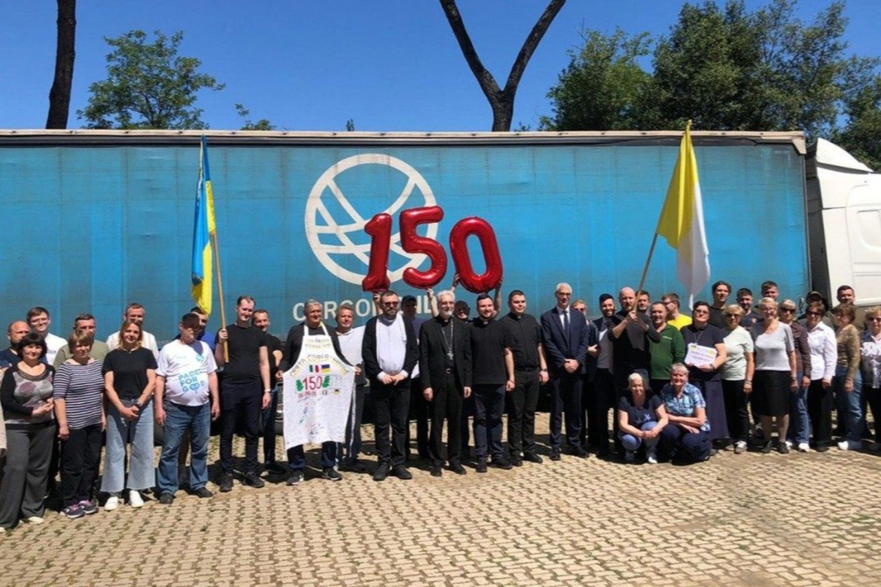 Из Ватикана в Украину отправился 150-й грузовик гуманитарной помощи