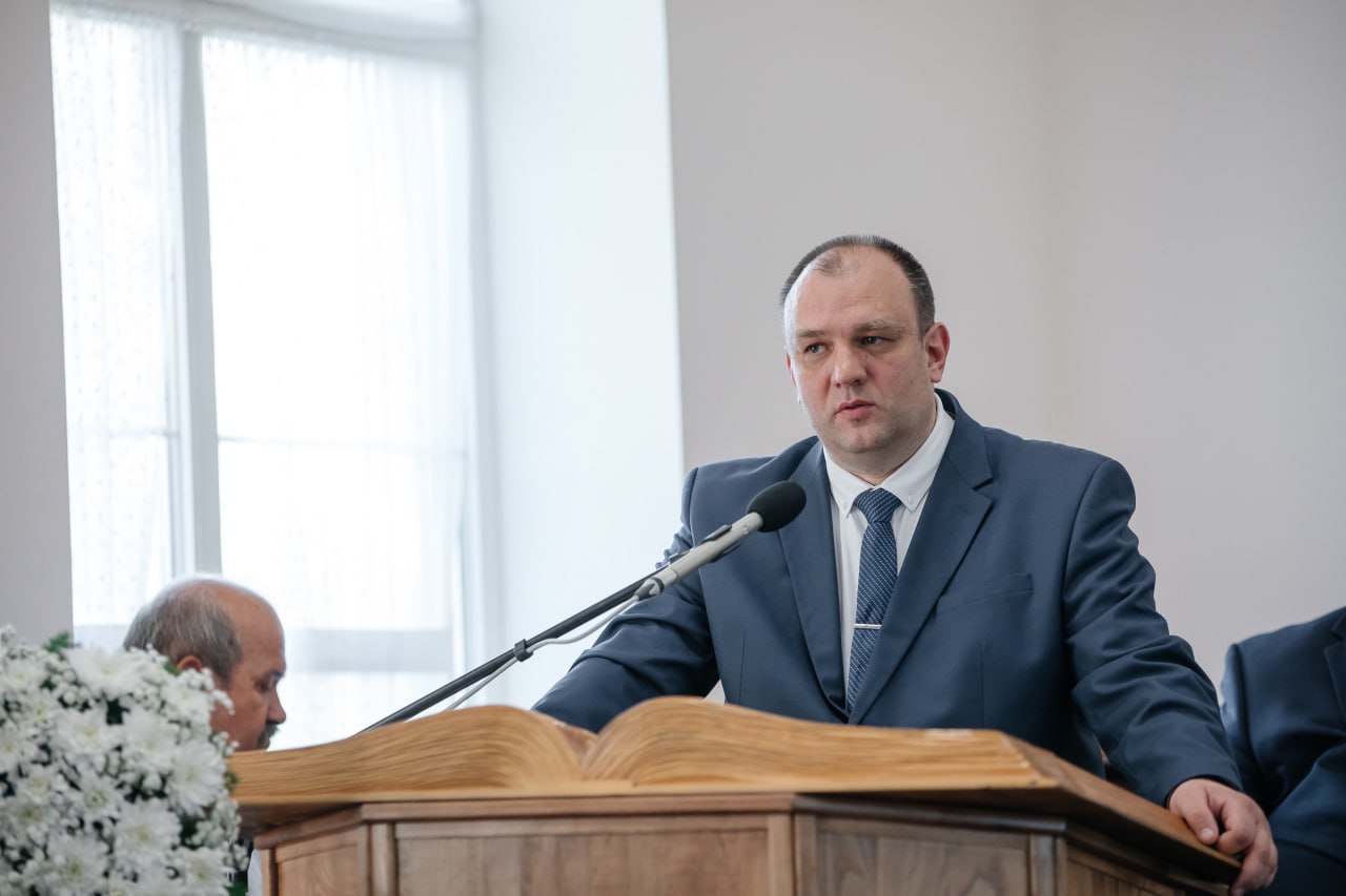 В оккупированном Харцызске баптистского пресвитера судят за богослужение в жилом доме