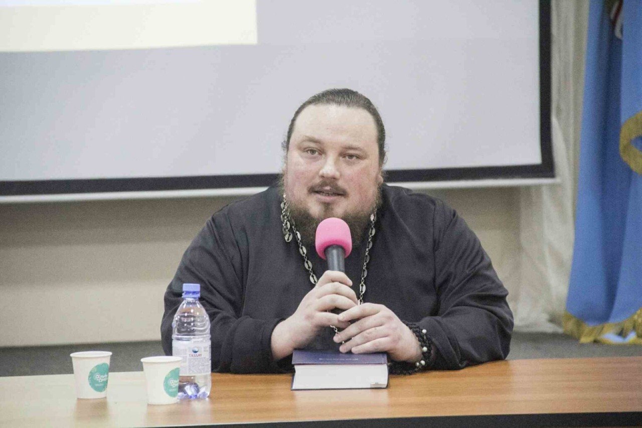 В Казахстане антивоенного священника незаконно поместили в психиатрическую лечебницу