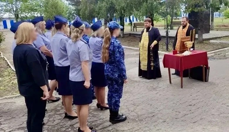 Бывшие священники УПЦ благословили колонию, которую называют пыточной