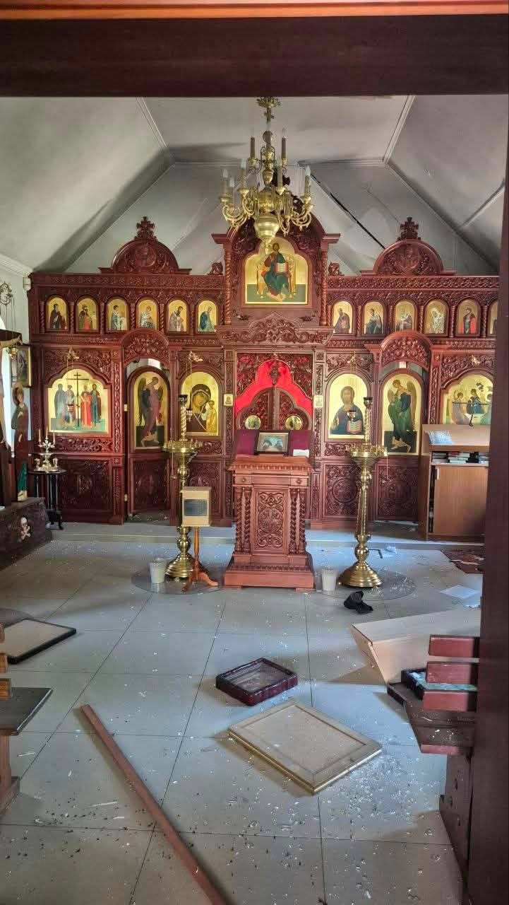 В Киеве после ночного российского обстрела пострадал храм УПЦ в честь Казанской иконы Божией Матери