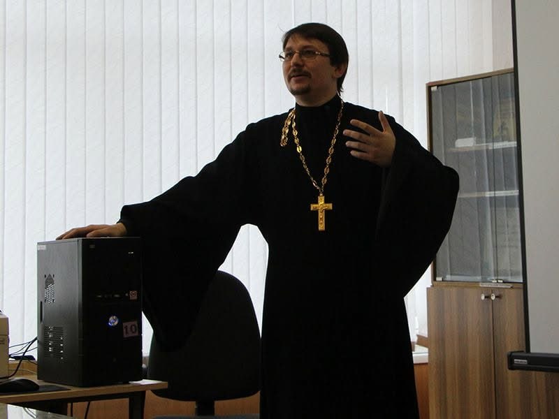 В Беларуси православному священнику и многодетному отцу дали два года «домашней химии» — вероятно, за помощь «Беларускому Гаюну»