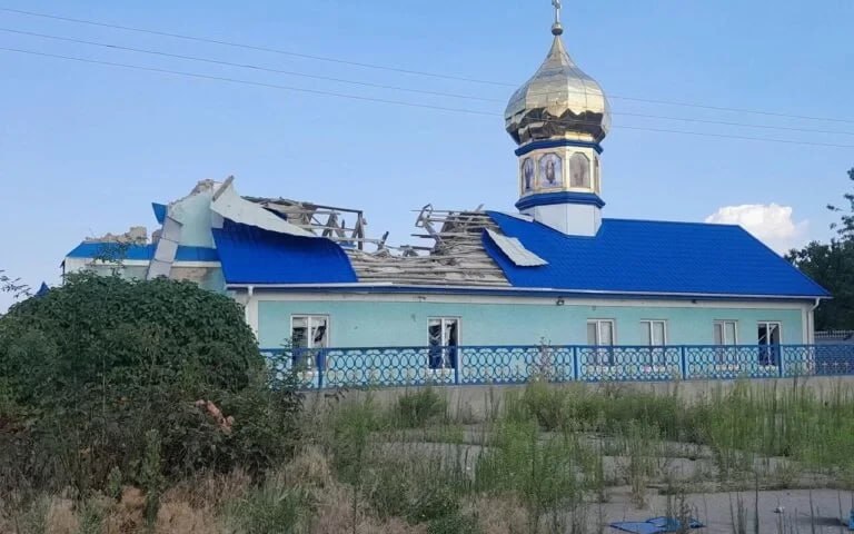 Российский обстрел разрушил колокольню храма УПЦ на Херсонщине