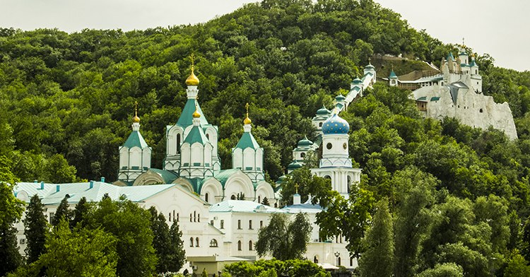 Украинская полиция расследует нападение на Святогорскую лавру