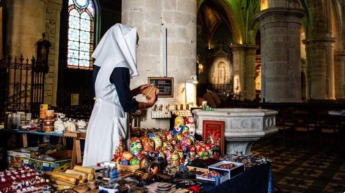 Сёстры одиозного минского монастыря по-прежнему торгуют во Франции. Ouest-France выясняла, как им это удаётся