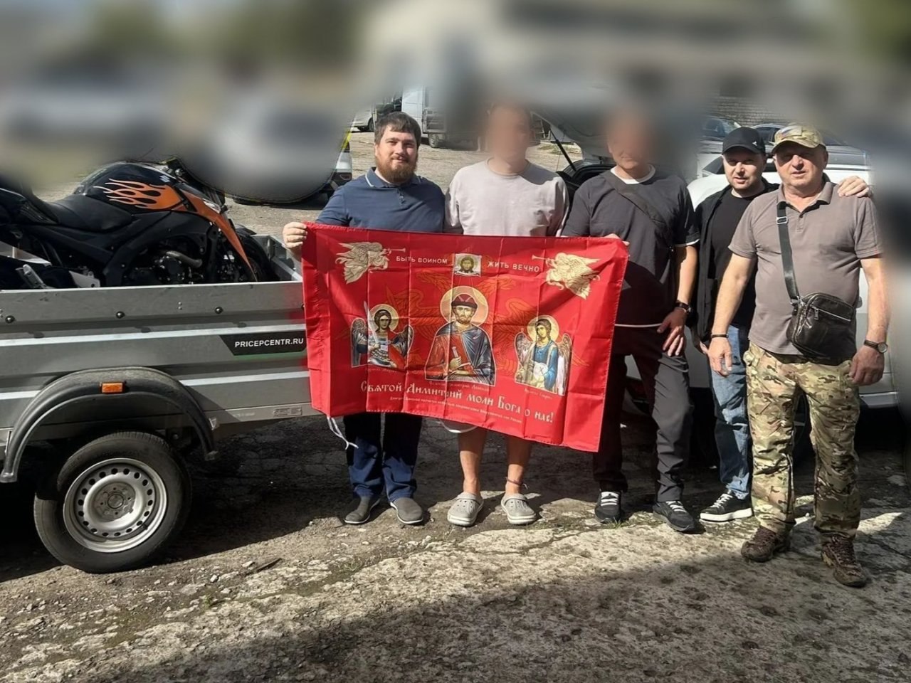 Даже не стесняются: священник РПЦ передал оккупационным войскам танковые аккумуляторы