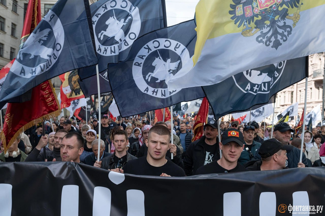 В крестном ходе в Петербурге участвовали националистические и имперские движения