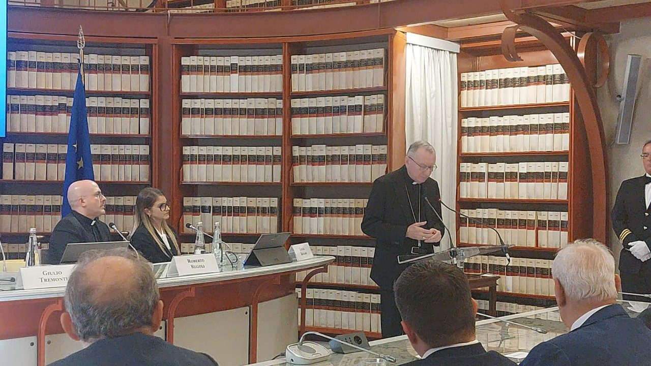 Паролин признал незначительными результаты ватиканской дипломатии по войне