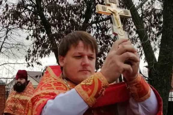 Священник УПЦ с сыном пострадали от удара российской авиабомбы по Сумам