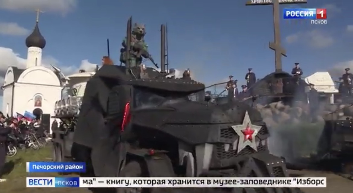 Проханов и «Ночные волки» «крестили Луну», чтобы «соединить» ее с Россией