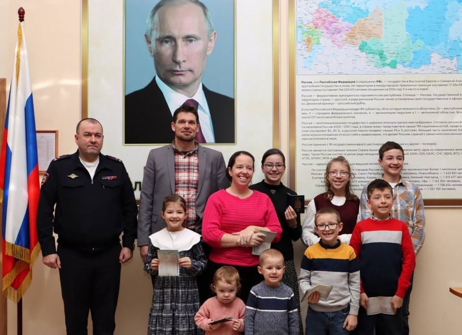 Любитель Путина из Канады узнал, что для постоянного ВНЖ в России нужно подписать контракт с Минобороны