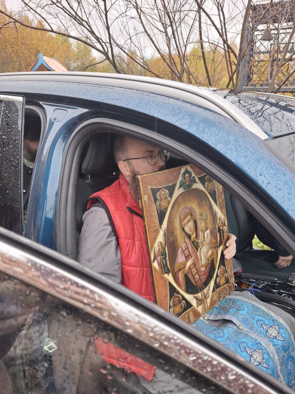 В Калуге священники РПЦ провели молебен и окропление от украинских дронов после атаки на дата-центр «Яндекса»